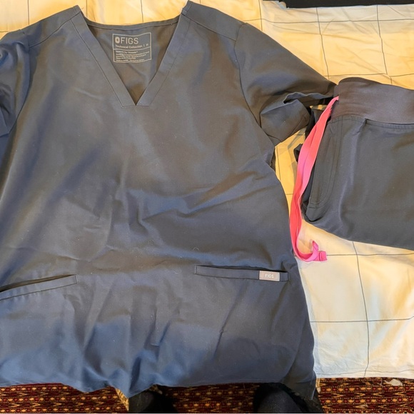 Figs - Casma Three-Pocket Scrub Top - Picture 2 of 2